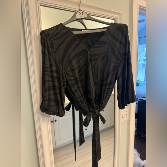 Z Supply zebra print wrap top. Size M. Retail $78 - Picture 2 of 3